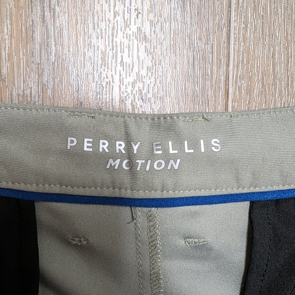 Men's Perry Ellis Stretch Solid Tech Shorts, Tan, Size 36 - Picture 3 of 6